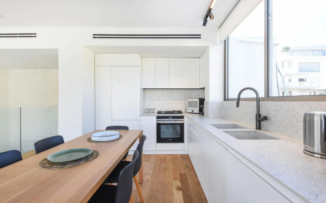 Authentic 3BR Penthouse in Ben Gurion by HolyGuest