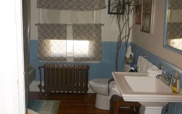 Stauer House Bed and Breakfast