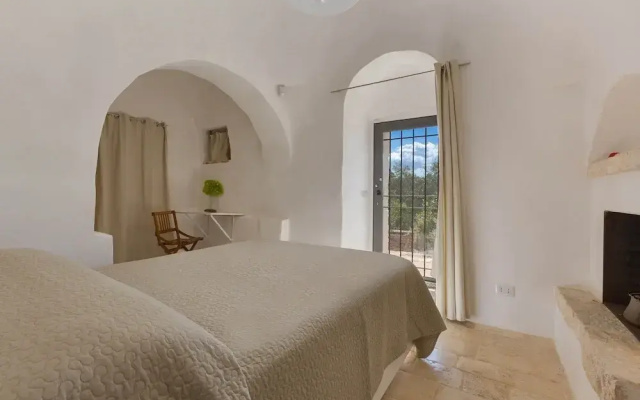 298 Trullo Luna by Perle di Puglia