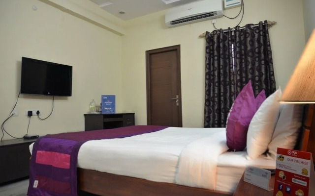 OYO 1749 Apartment Hotel Gayatri Nest