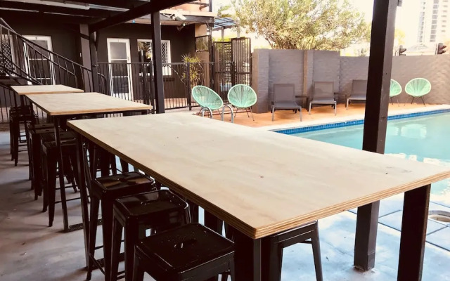 Down Under Hostels by the beach