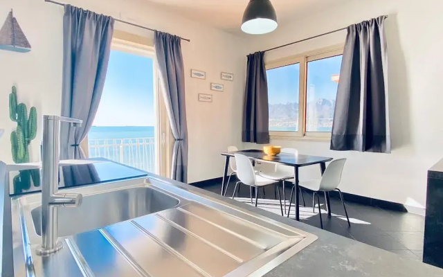 Sea View Apartment with balcony