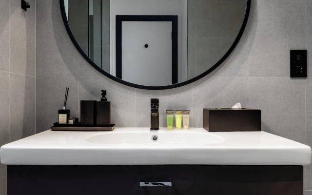 Waves - Sophisticated Studio Living in Business Bay, Dubai