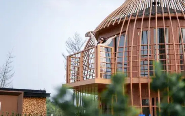 Sanqian Yinhe International Camping Hotel