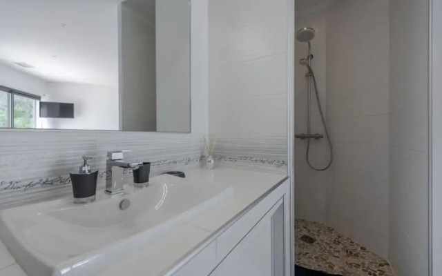 Villa With Heated Swimming Pool spa gym and Cinema