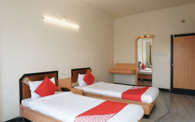 OYO 24487 Hotel Raj Regency
