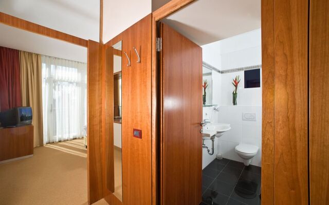 Pakat Suites Hotel