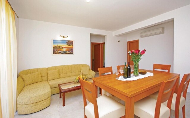 Amazing Home in Tucepi With Wifi and 4 Bedrooms