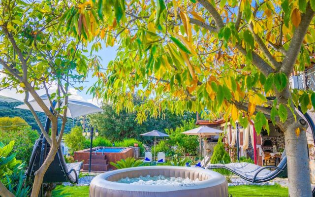 Villa Fisi 1 - Pool, Hot Tub & Mountain View