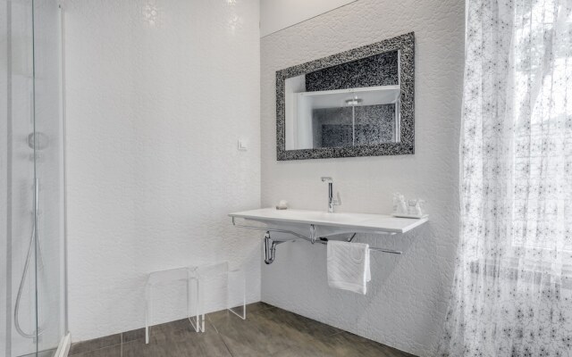 Starlight Luxury Suites