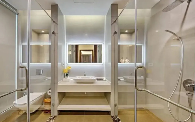 Luxury Yacht Villa
