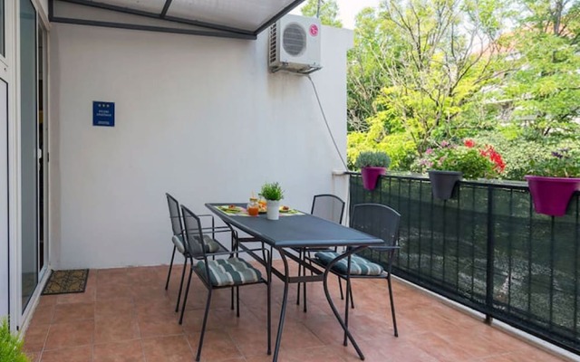 Spacious 1st Floor Apartment with Private Fenced Terrace, Free Wi-Fi And Parking