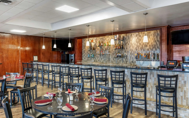 Best Western Plus Lake Front Hotel