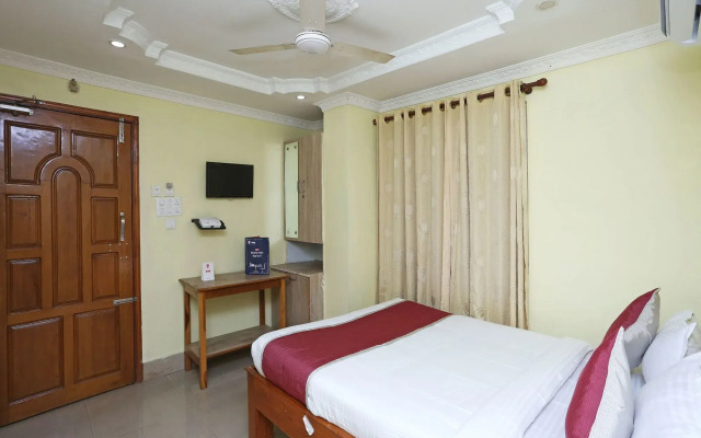OYO 12860 Hotel Red Leaf
