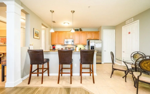3 Bedroom Premium Lakeview Condo-1012