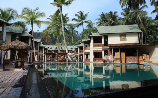 Sandyy Wavess Beach Resort