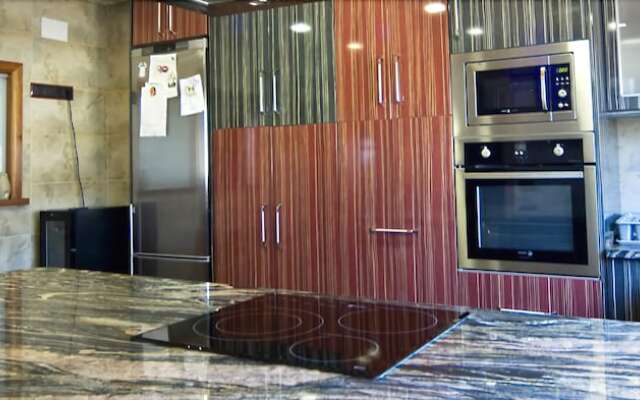 Chalet con piscina interior y sauna