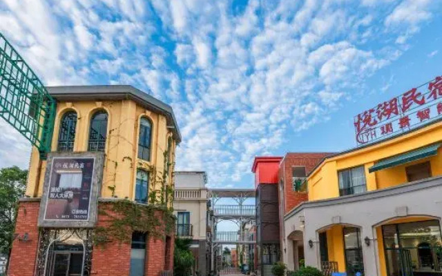 Yuehu View Smart Homestay (Jianshui Ancient City Branch)