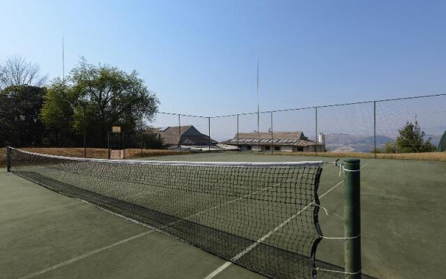 Cayley Mountain Resort