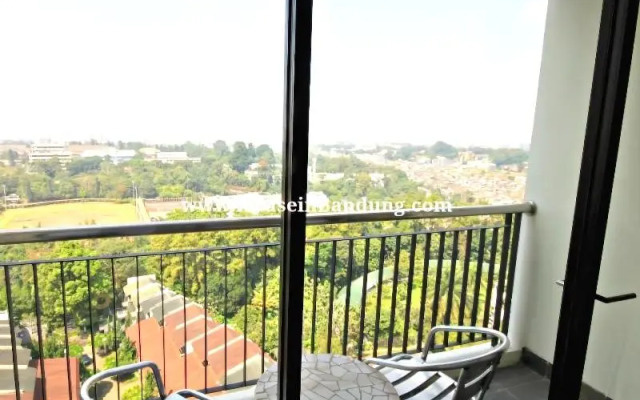 Modern & Contemporary Studio At Beverly Dago Apartment Near Itb