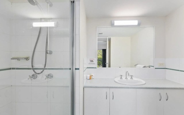 White Crest Apartments