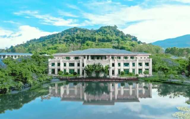 Southeast Huadu Hot Spring Hotel