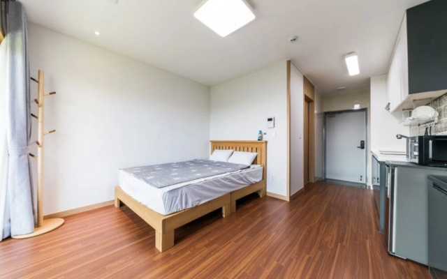 Seogwipo Soesokkak Cheonil Pension (Hotel-Style Bedding, Seogwipo Submarine)