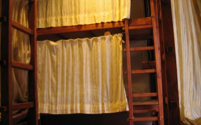 Small World Guest House – Guest Rooms – Kyoto
