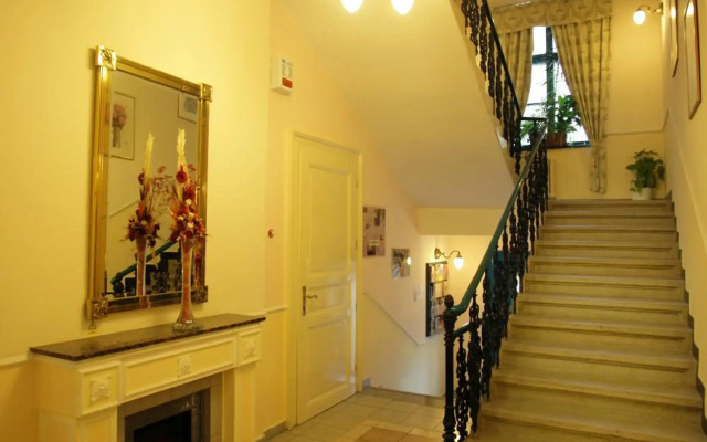 Anna Hotel
