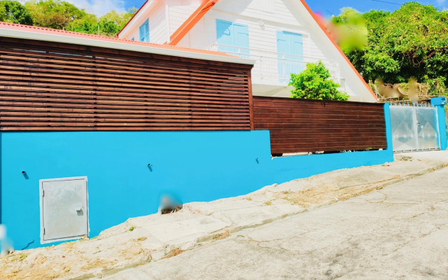 Location Maison Bleue avec piscine privative au Carbet Martinique
