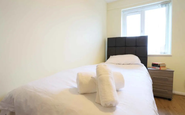 Solihull/NEC/Airport 3 BR Semi-detached House
