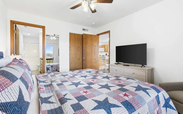 Scenic Lakeview Stay for 5!