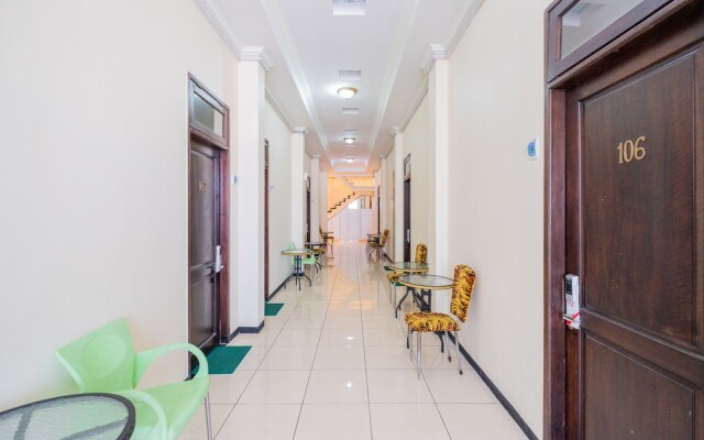 RedDoorz Plus @ Grace Residence Surabaya