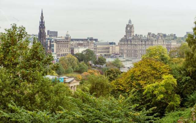 Grand Edinburgh Castlehill Apartment