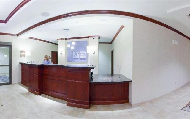 Holiday Inn Express & Suites Bethlehem Arpt-Allentown Area