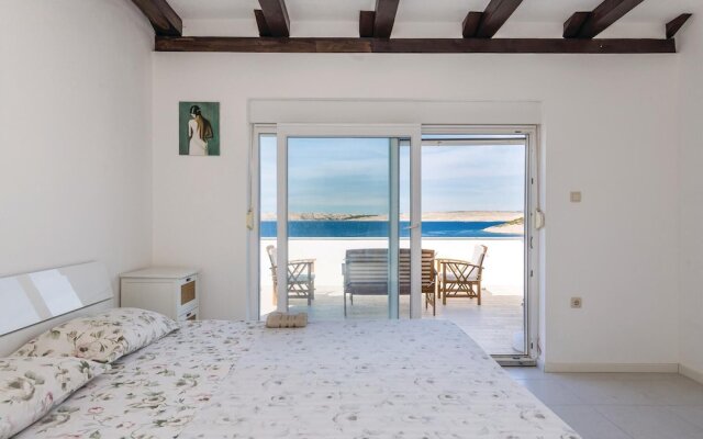 Beautiful apartment in Jablanac w/ 2 Bedrooms