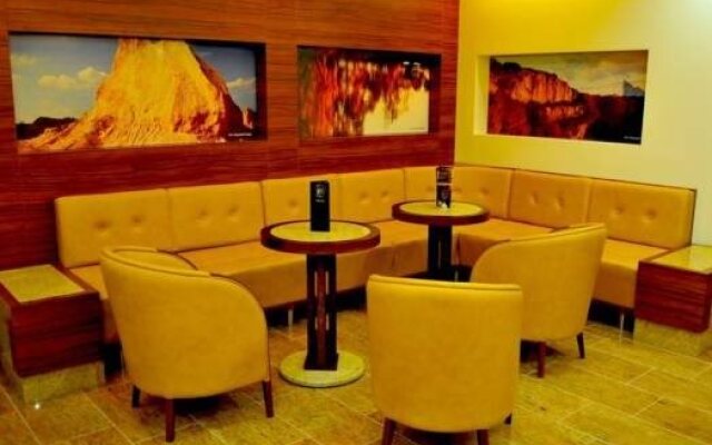Hotel 365