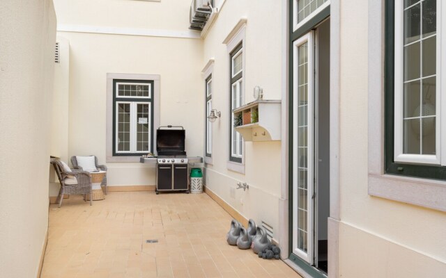 ALTIDO Beach Chic 3BR w/BBQ & 2 Terraces in Estoril