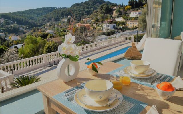 Villa La Terre Des Lauriers B&B