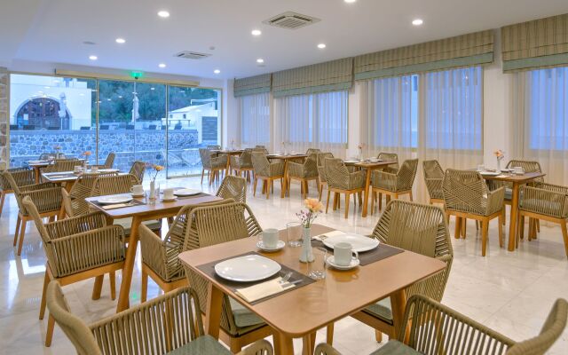 Zephyros Hotel