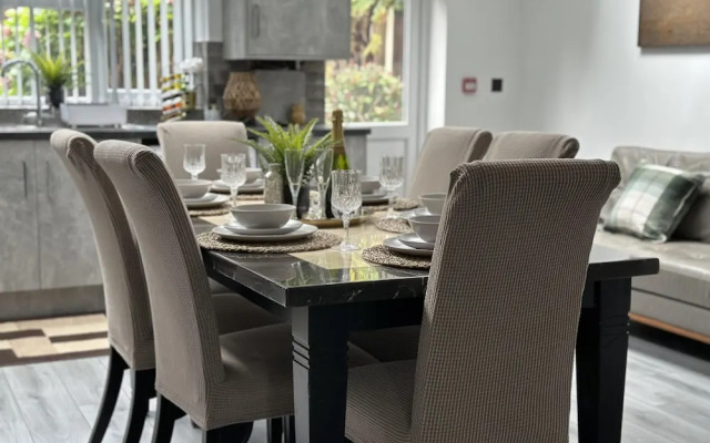 Stunning 4-bed House in Birmingham