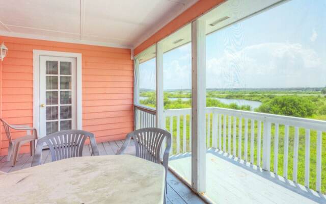 White Sand Beach House by Vtrips