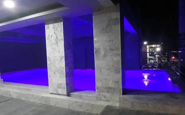 Happy Hotel