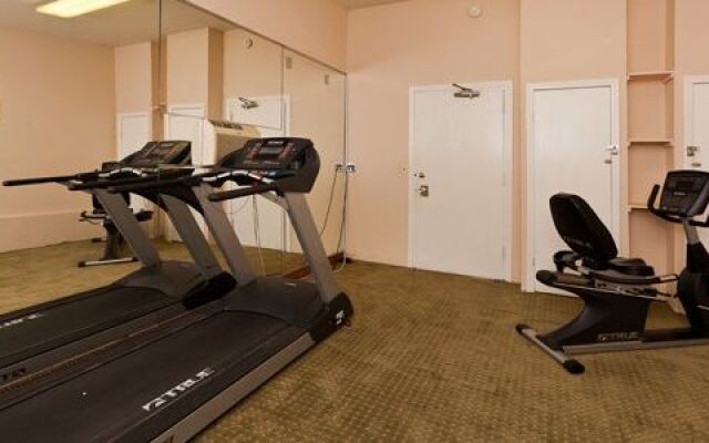 Howard Johnson Inn - Commack