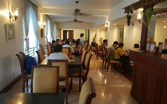 Angkor Riverside Hotel