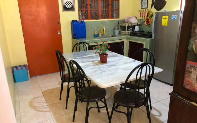 15pax-2minutes to Vigan-Rose and Fer Transient-2 Bedroom House