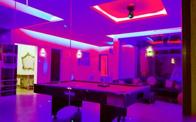 Mooyah resort
