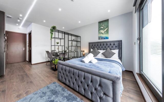 Serviced Modern Luxury Flat Near Central London