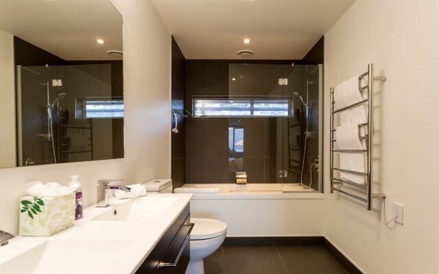 Penthouse on Hallenstein by Touch of Spice