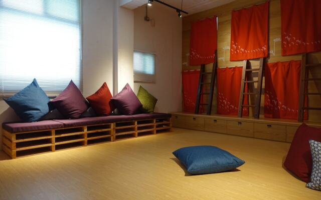 Cao Ji Book Inn Hostel